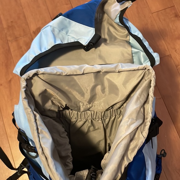 Brand new ll bean hiking backpack - Picture 4 of 4